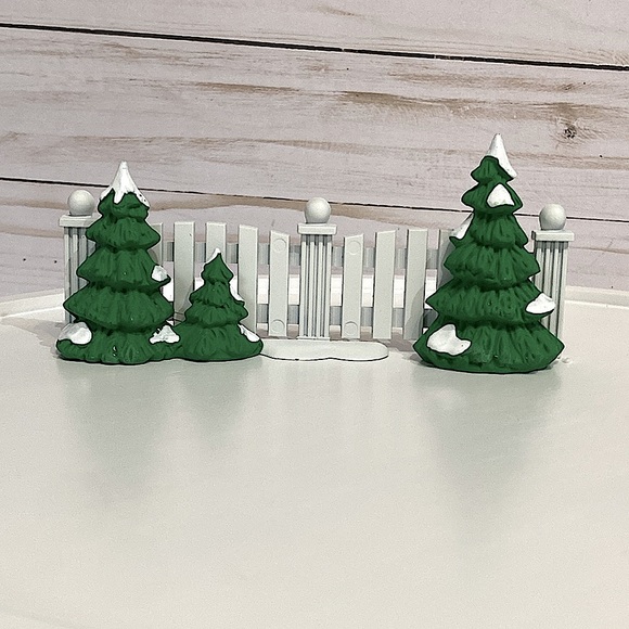 DEPARTMENT 56 - Frosty Tree Lined Picket Fence Trash Cans -Original Snow Village - Picture 4 of 11